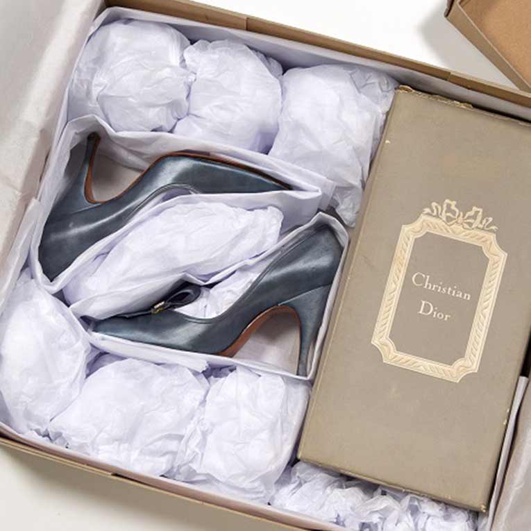 HOW TO CARE FOR VINTAGE CLOTHING LIKE A PROFESSIONAL image